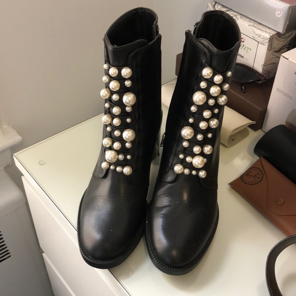Zara a Pearl Leather Bootie